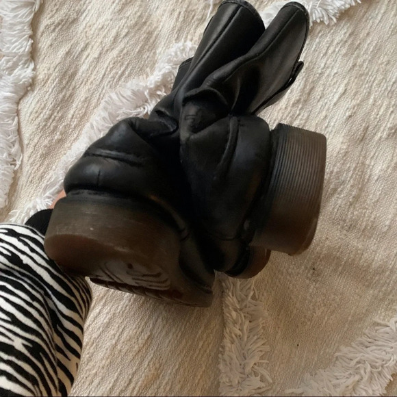 Doc Martens Black Leather Pull Boots - Picture 5 of 8